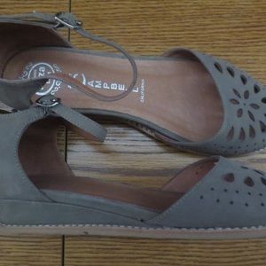 Cute Jeffrey Campbell taupe suede flats